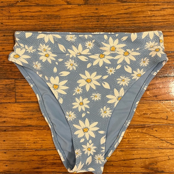 Swimsuit bundle - Picture 4 of 9